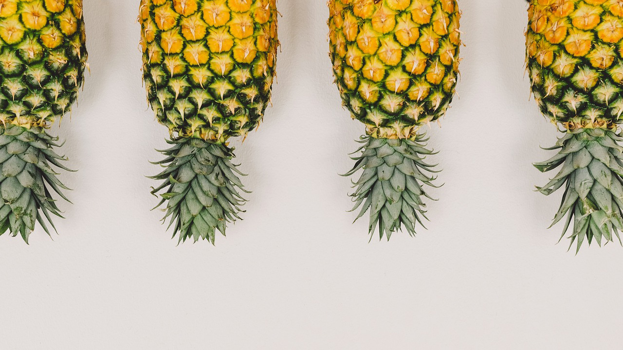 Swingowanie – co to jest i jak wpływa na związek? 2 swinging - odwrócony ananas to symbol swingu